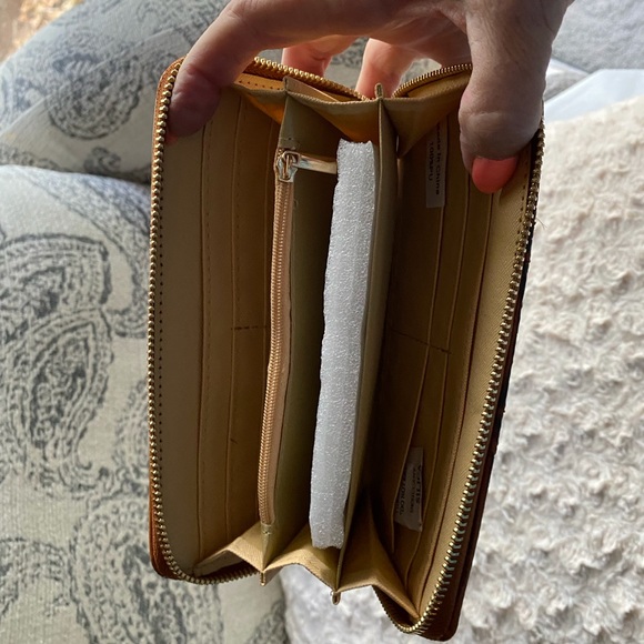 SALE! Vegan Leather, Alligator print Wallet and Handbag - Picture 8 of 16